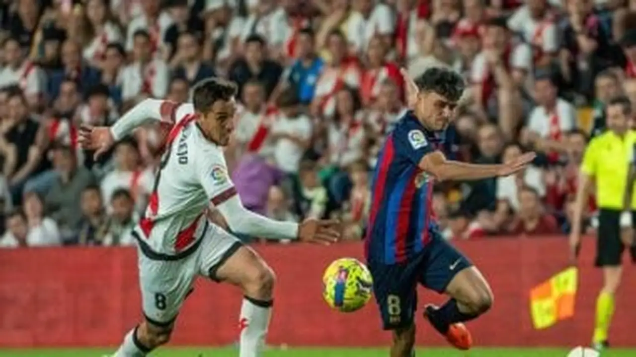 برشلونة يستضيف رايو فاليكانو في مواجهة حاسمة للحفاظ على صدارة الدوري الإسباني